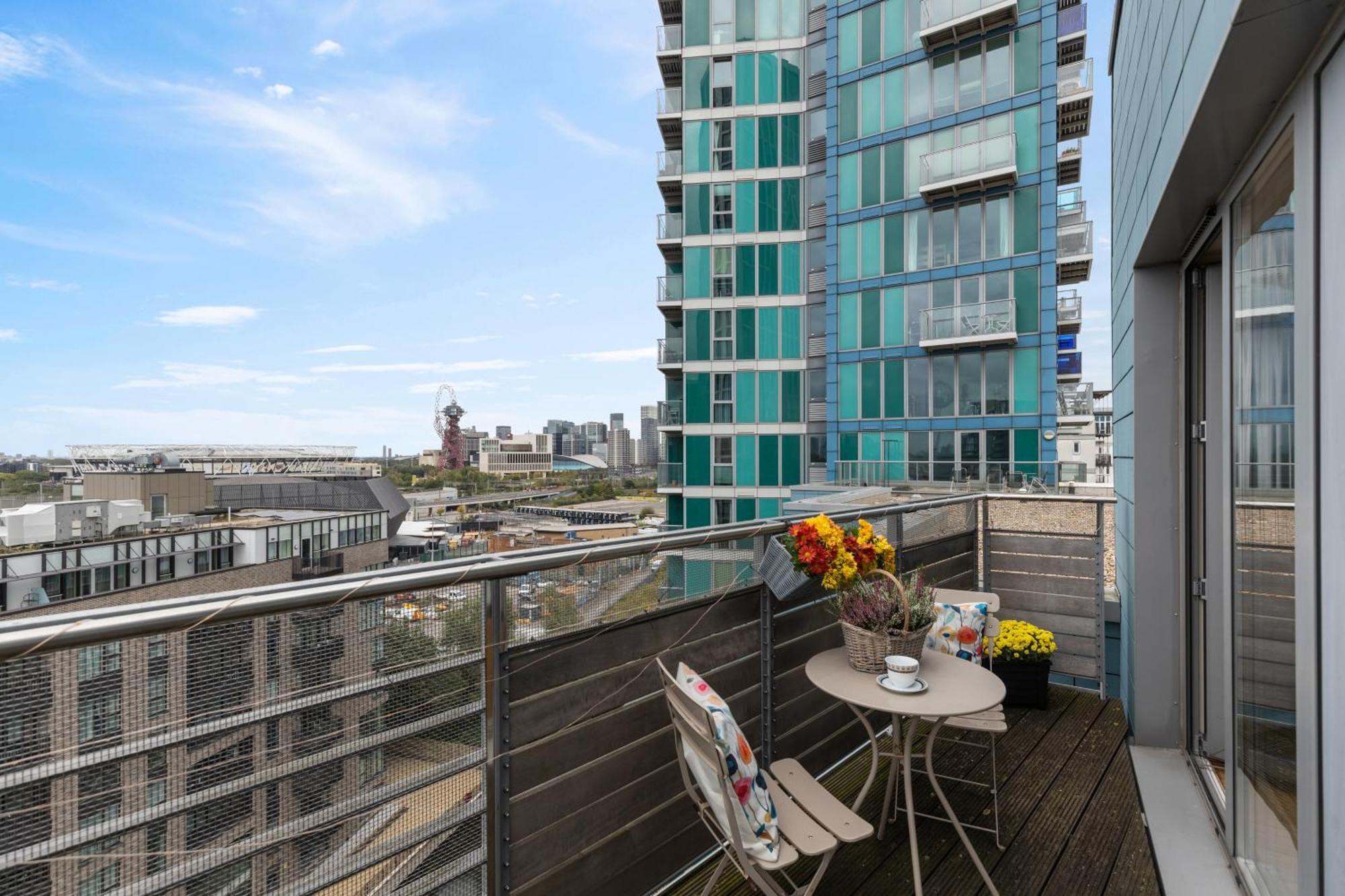 Stratford Skyview Apartment London Ngoại thất bức ảnh